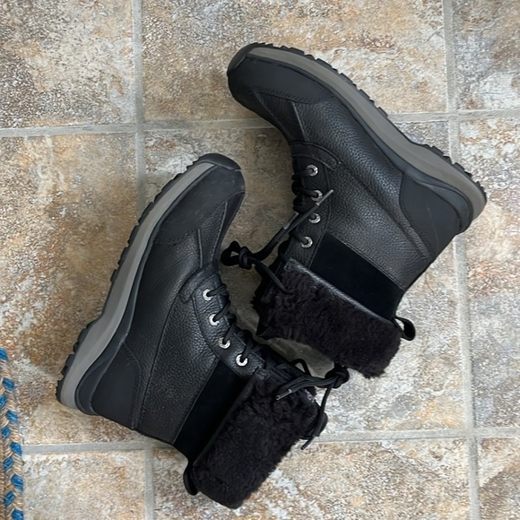 Ugg Adirondack lll Boot Size 9 NEW - Picture 9 of 16